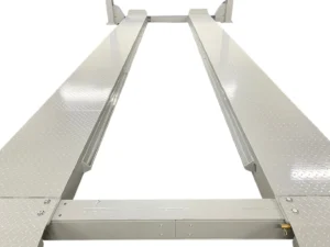 Triumph NTR-32, 32,000 lb four post hydraulic service lift