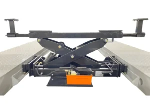 Triumph NTR-32, 32,000 lb four post hydraulic service lift